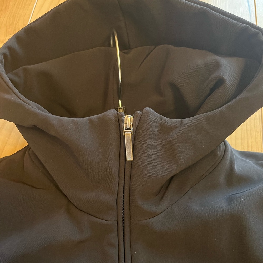 Ski jacket. GREAT Womens Metropolis Brand. Stylish on slopes.